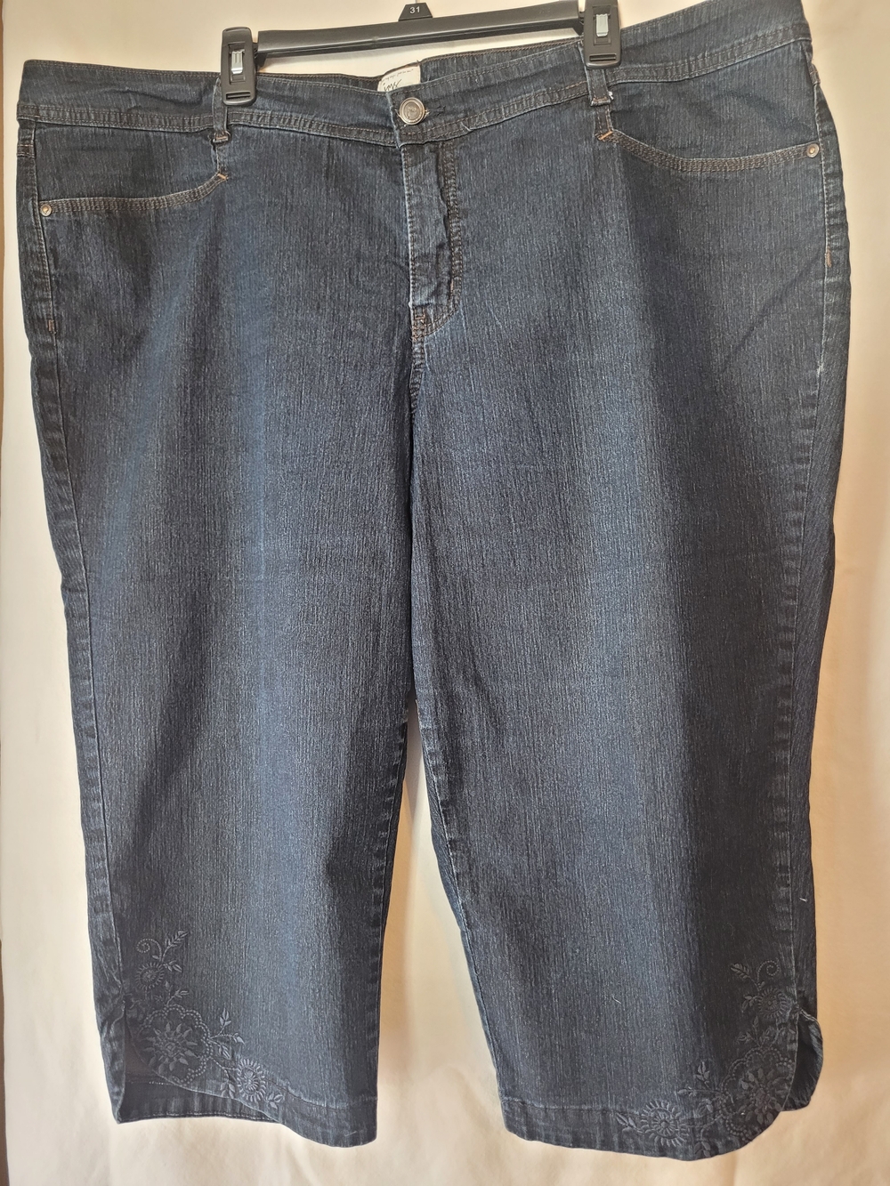 JMS Dark Blue Capri W/ Floral Stitching